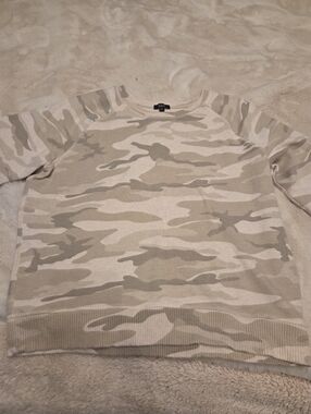 Lot of 2! Rails Beige Camo Crewneck Sweatshirt plus Brown Quilted Sweatshirt